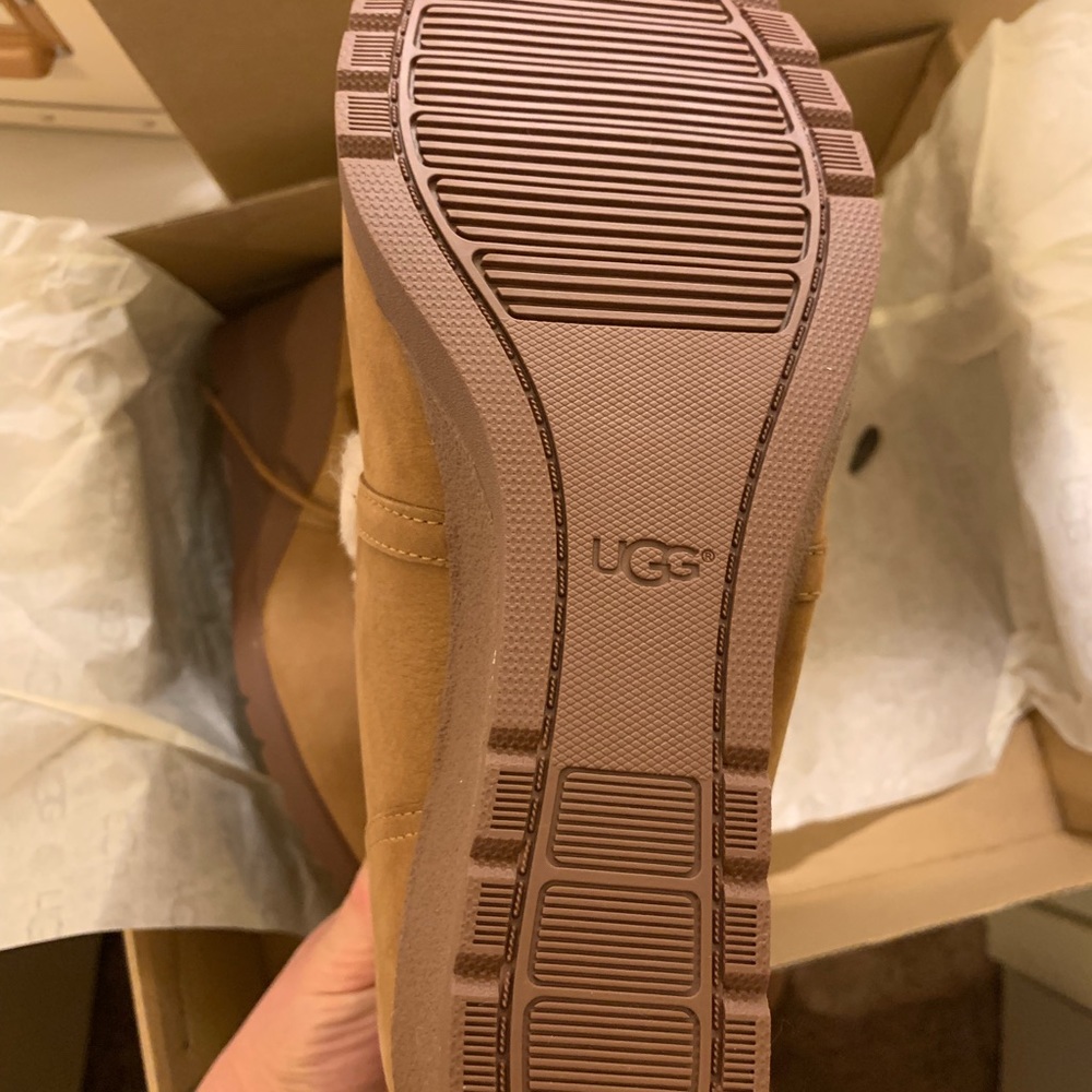 Uggs - Picture 2 of 4